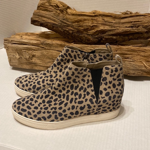 Caslon| Cnaidy Lea Leopard Print Hidden-Wedge Chelsea Zip  Boot | Women Size: 9M - Picture 2 of 9